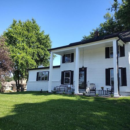 1908 Modern Farmhouse On Large Private Treed Lot ชอว์นี ภายนอก รูปภาพ