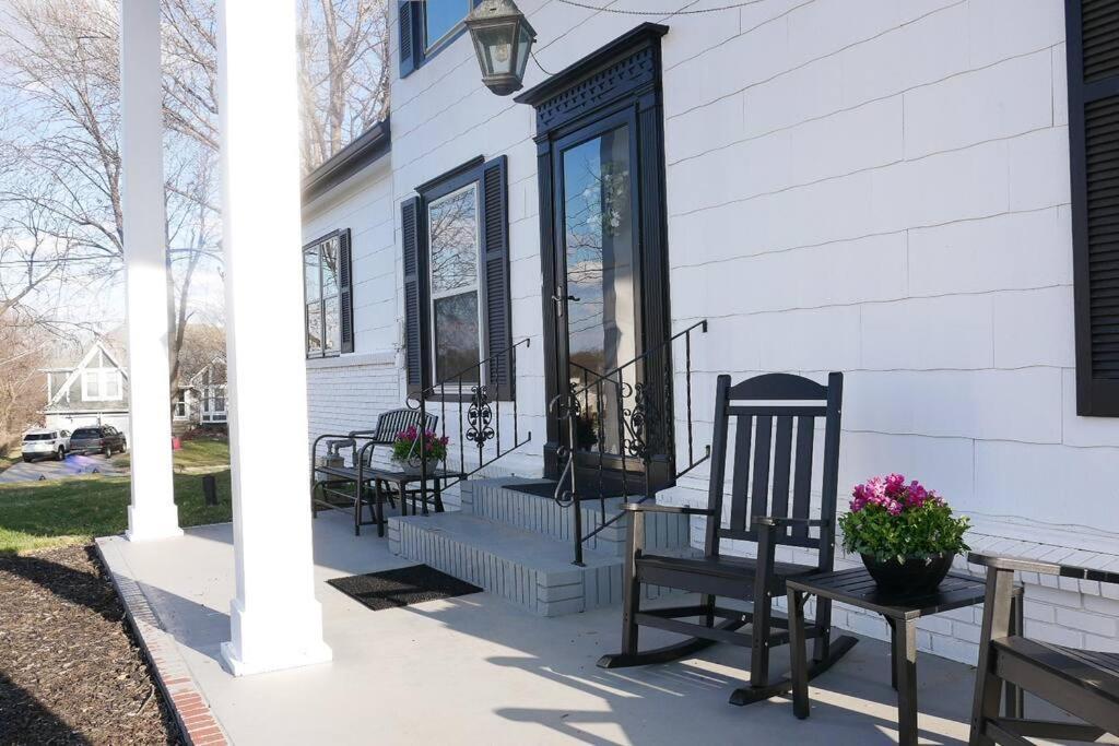 1908 Modern Farmhouse On Large Private Treed Lot ชอว์นี ภายนอก รูปภาพ