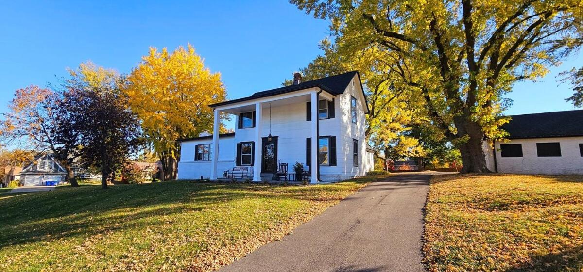 1908 Modern Farmhouse On Large Private Treed Lot ชอว์นี ภายนอก รูปภาพ